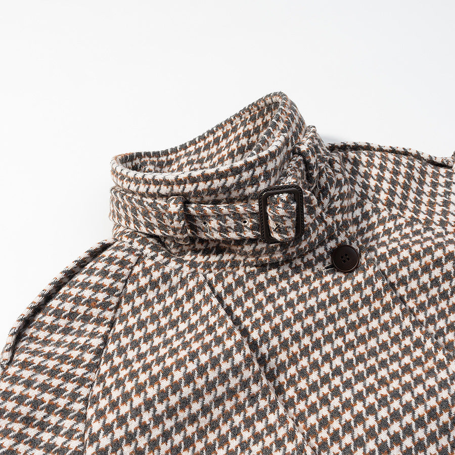 Ladies short jacket in houndstooth with stand-up collar, double-breasted and waist details Chichicherry