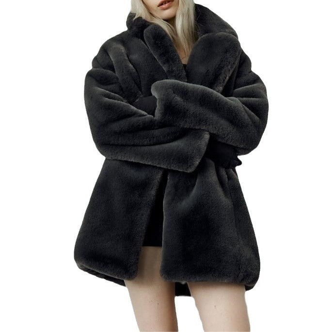 Women's short coat made of ultra-fluffy high-pile faux fur with a boxy silhouette and voluminous lapel collar Chichicherry