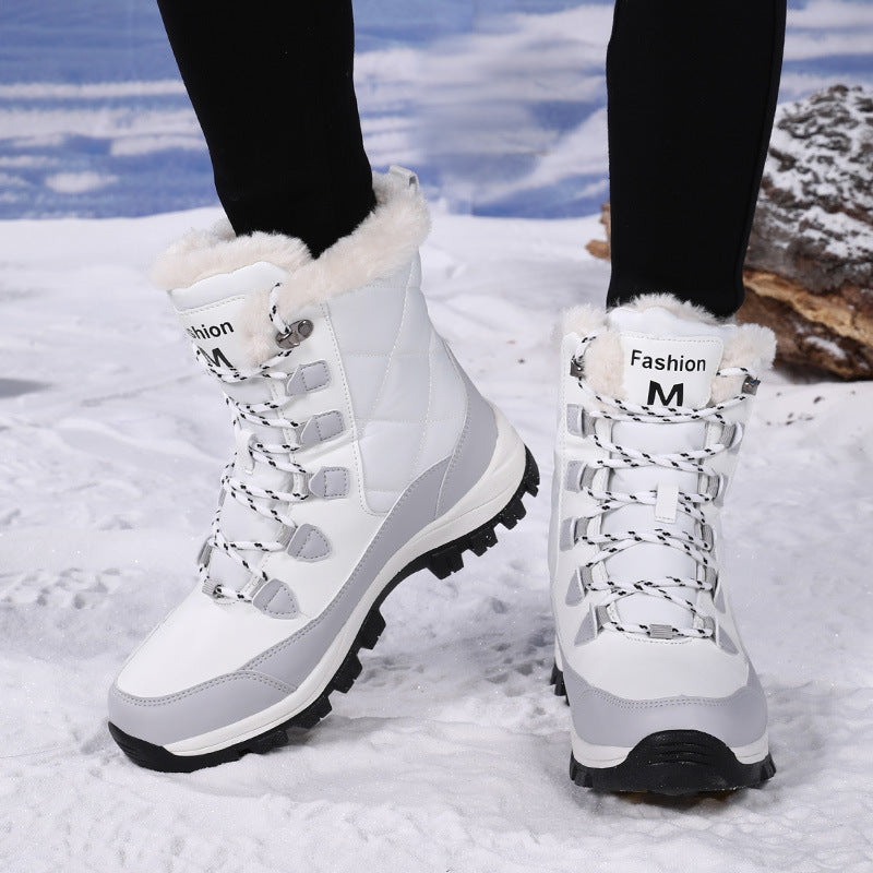Women's thermally insulated lace-up ankle boots with quilted shaft padding and non-slip terrain profile sole Chichicherry