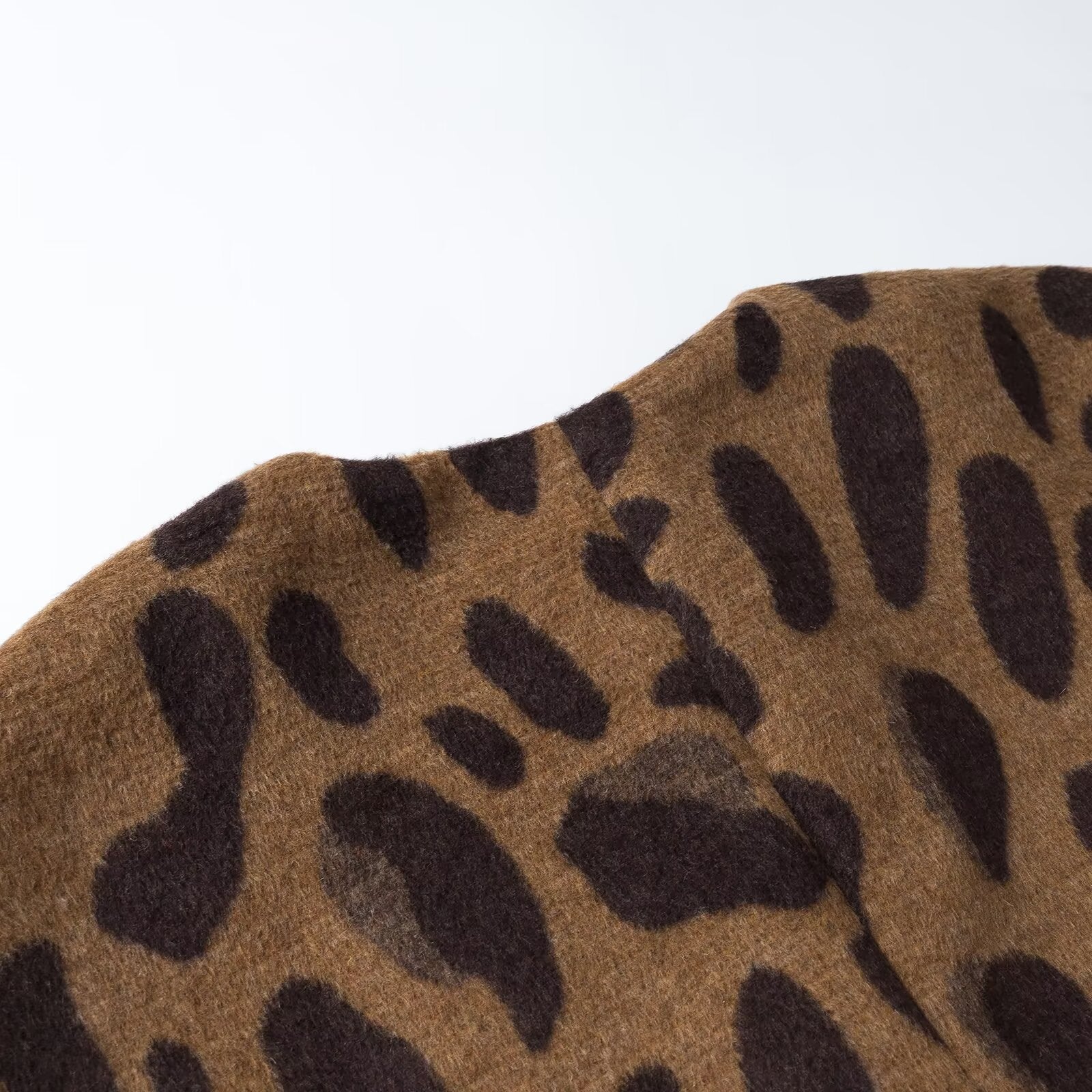 Ladies sleeveless wool blend vest in leopard print with V-neck and decorative button Chichicherry