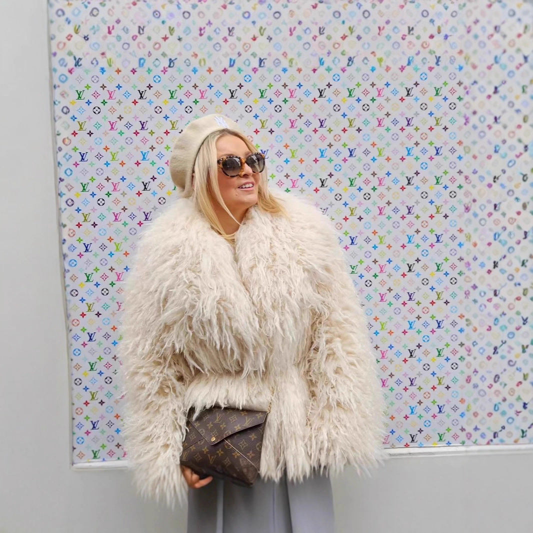 Ladies short jacket made of luxurious long-pile faux fur with voluminous pile Chichicherry