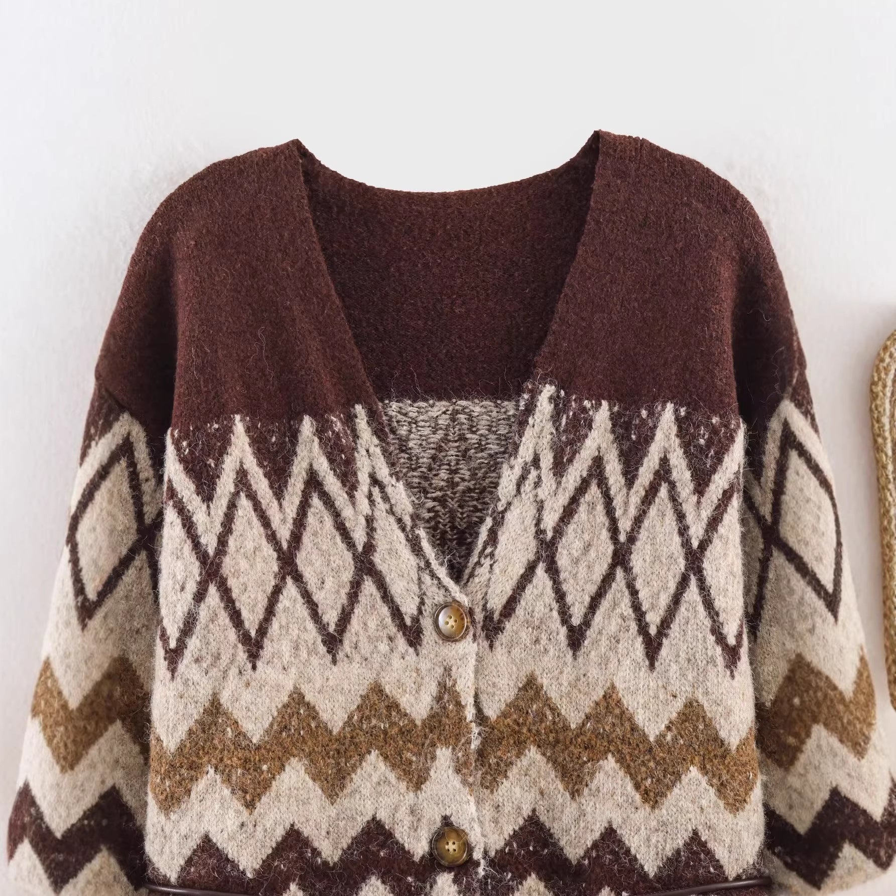 Women's Patterned Knit Cardigan with V-Neck, Button Placket and Waistband Chichicherry