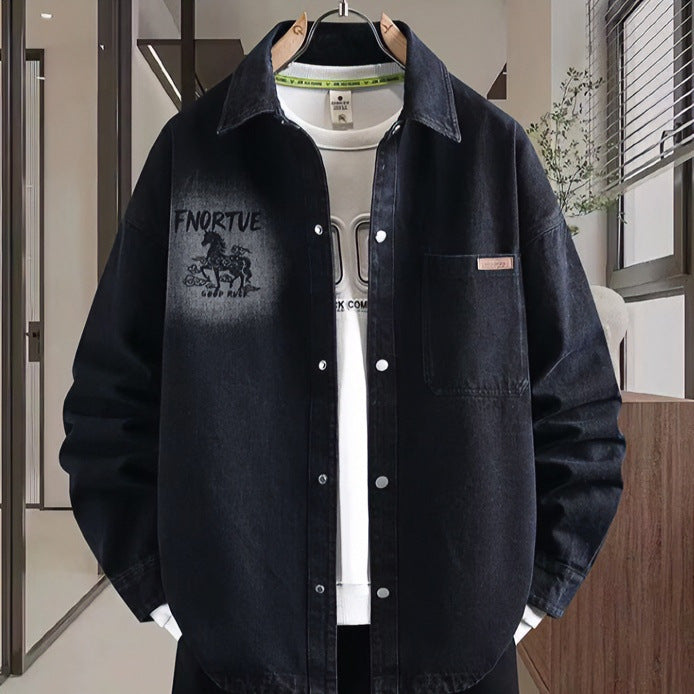Herren Locker geschnittene Denim-Hemdenjacke mit künstlerischem Rückenprint und Overshirt-Schnitt Chichicherry