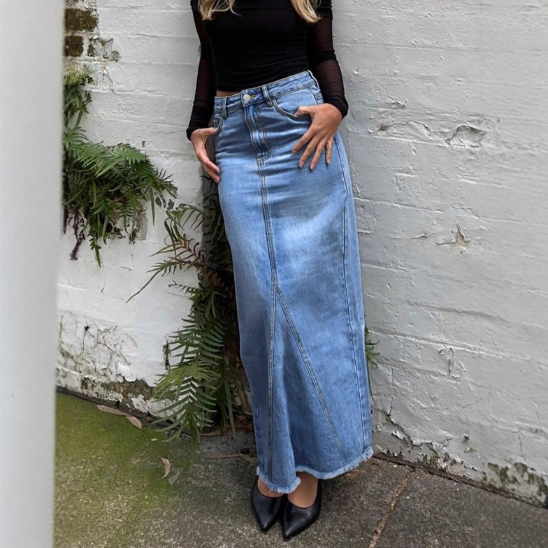 Ladies high-waisted denim maxi skirt with straight cut, decorative seams and raw fringe hem Chichicherry