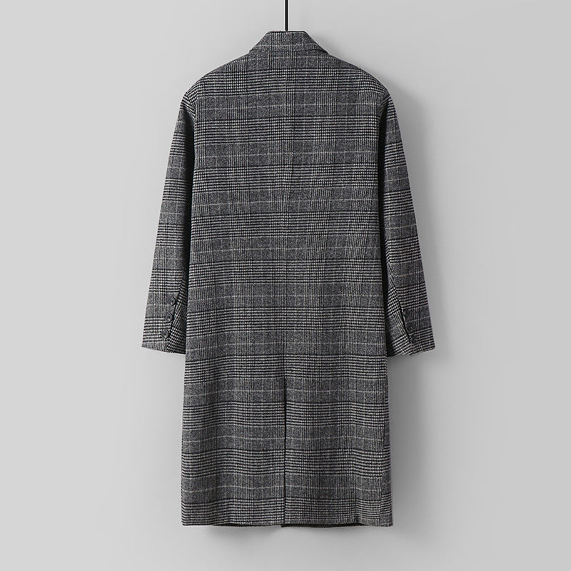 Men's checked long coat made of wool blend with classic lapels and straight cut Chichicherry