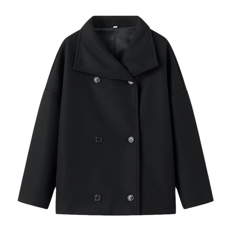 Women’s short coat in oversized cut with double-breasted closure and wide lapel collar Chichicherry