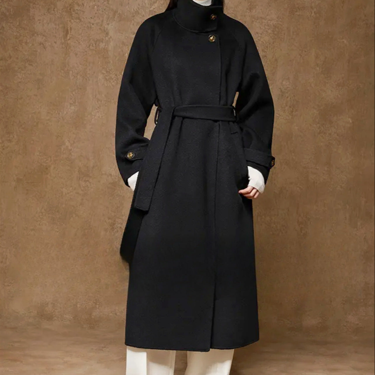 Women's wool coat with waist belt and stand-up collar Chichicherry
