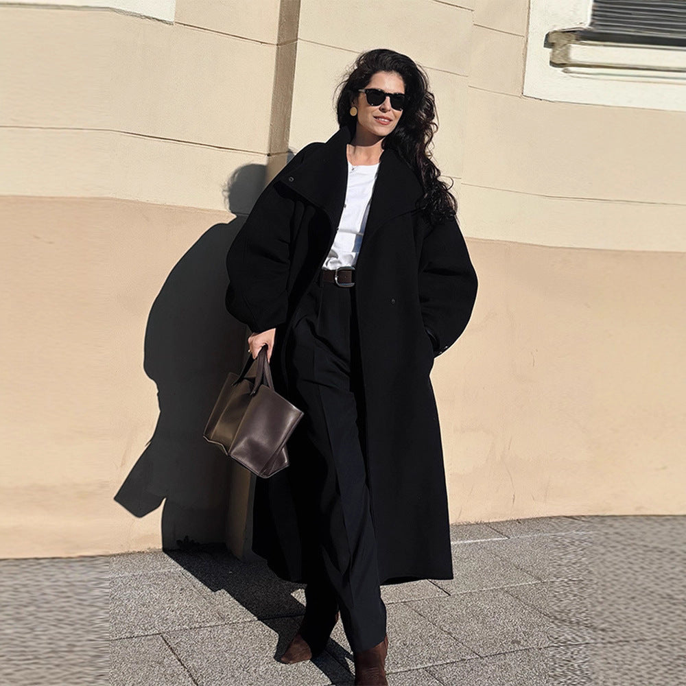 Ladies coat in minimalist midi cut with stand-up collar and concealed button placket Chichicherry