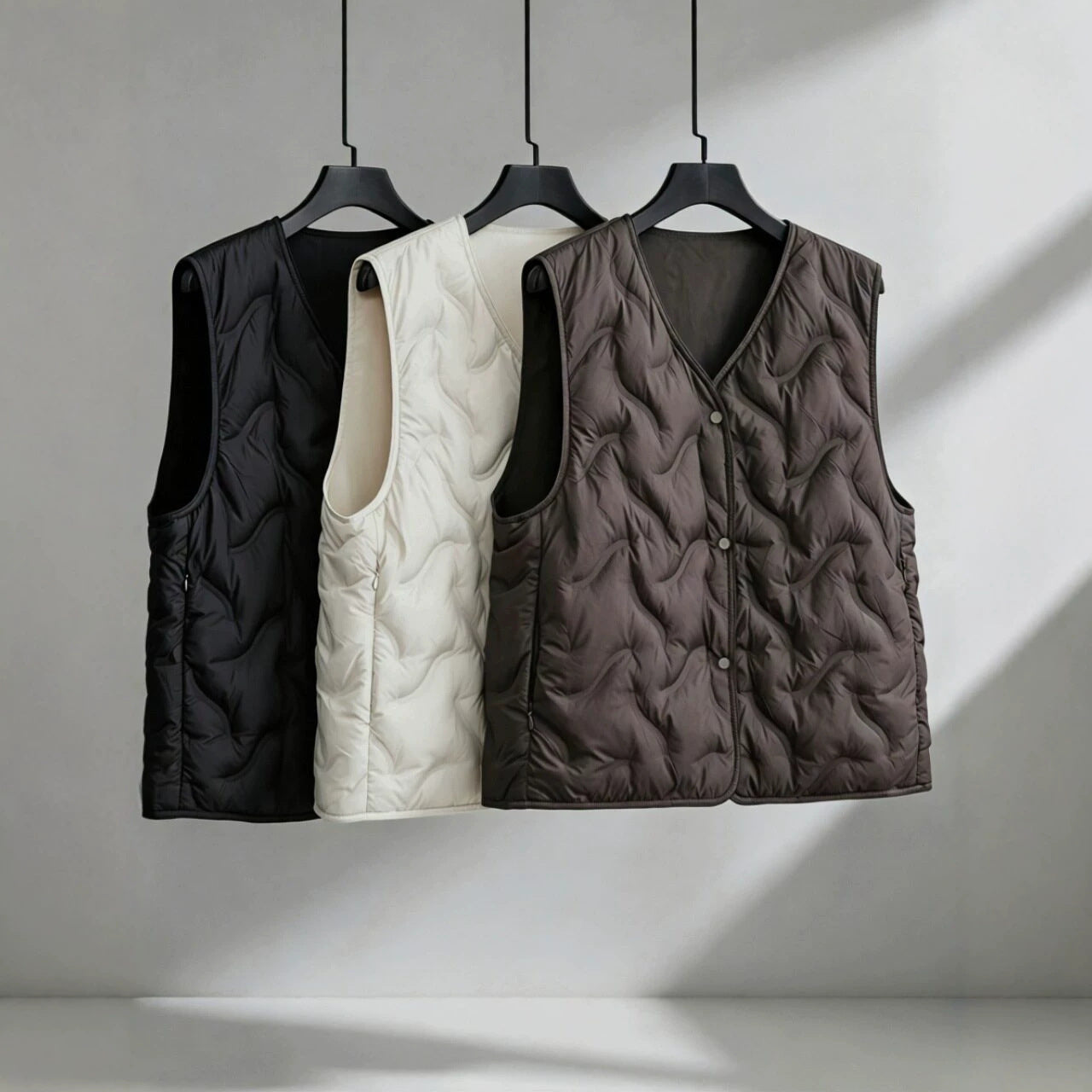Women’s lightly padded quilted vest with V-neck and press studs Chichicherry