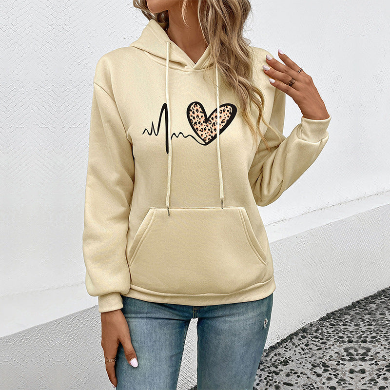 Women's hoodie with leopard heart print and kangaroo pocket Chichicherry