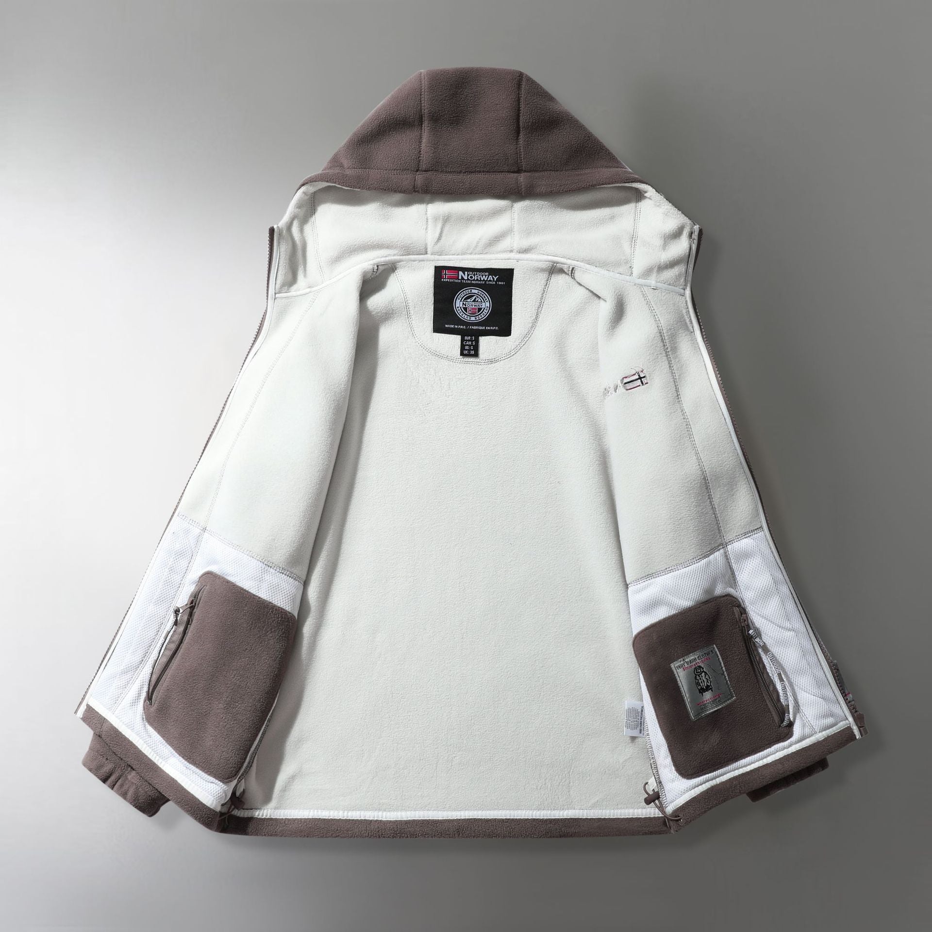 Men's microfleece outdoor jacket with hood, wind-resistant structure and logo patch Chichicherry