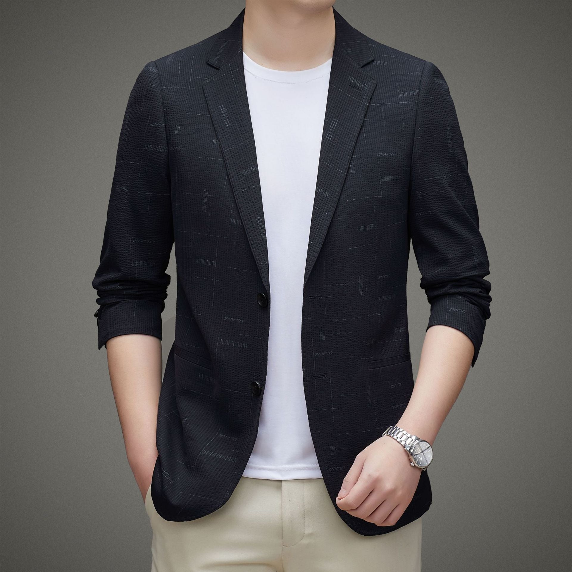 Men's blazer in a slim fit made of textured fabric with rolled-up sleeves Chichicherry