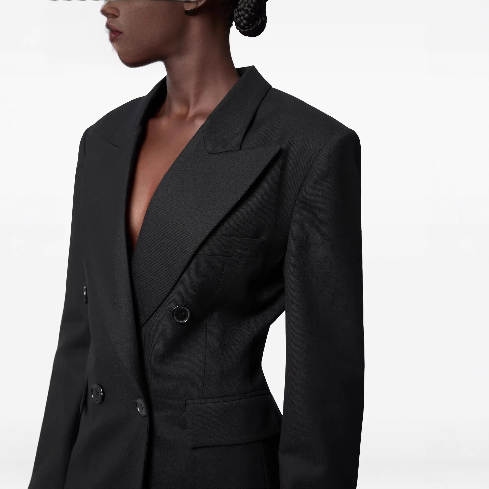 Women's long blazer in minimalist double-breasted style with reinforced shoulders Chichicherry