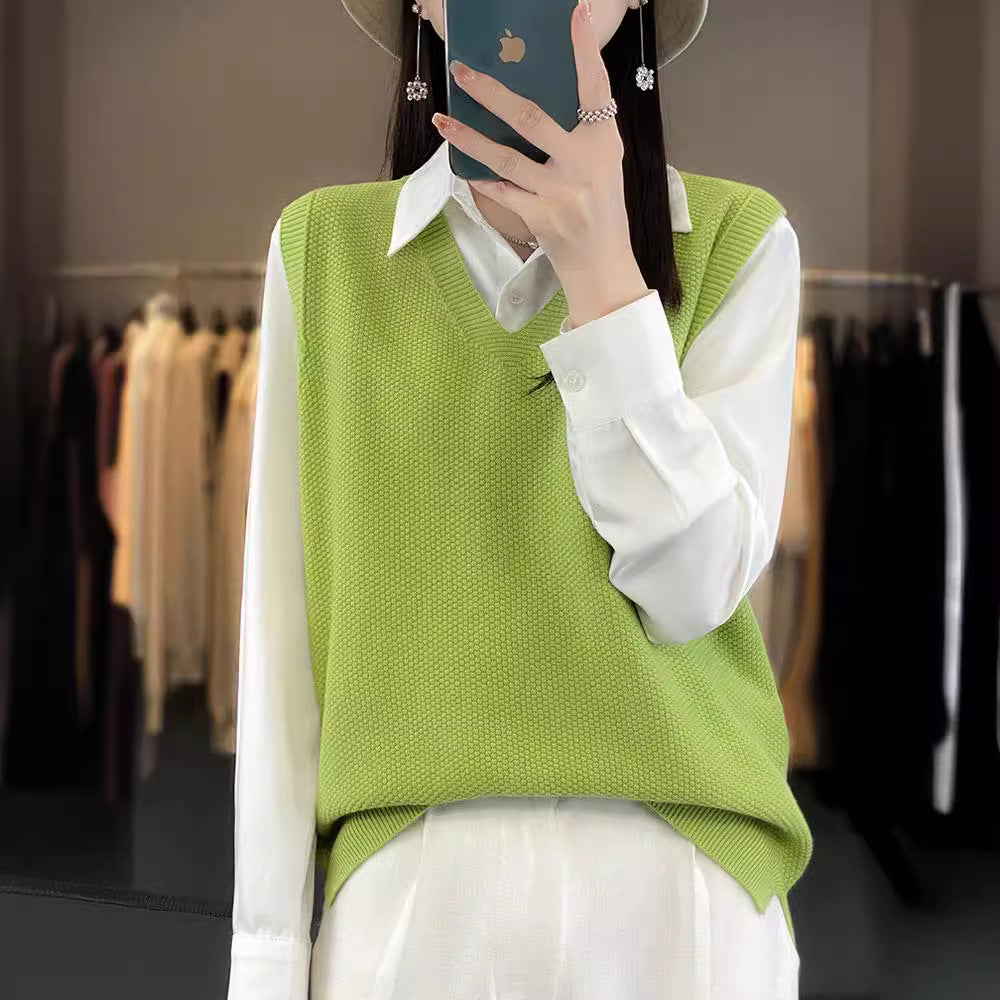 Women Oversized Knit Vest with Deep V-Neck and Fine Structure Chichicherry