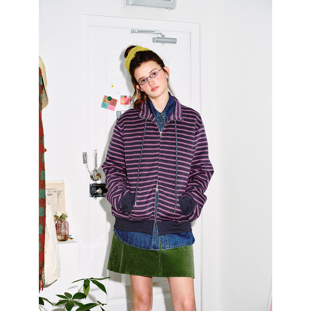 Women's striped sweatshirt jacket in boxy cut with high stand-up collar, two-way zipper and kangaroo pocket.