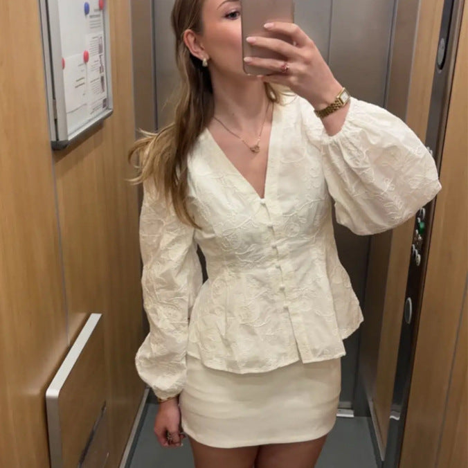 Women's Tailored Lace Blouse in Corset Style with V-Neck, Button Placket and Balloon Sleeves Chichicherry