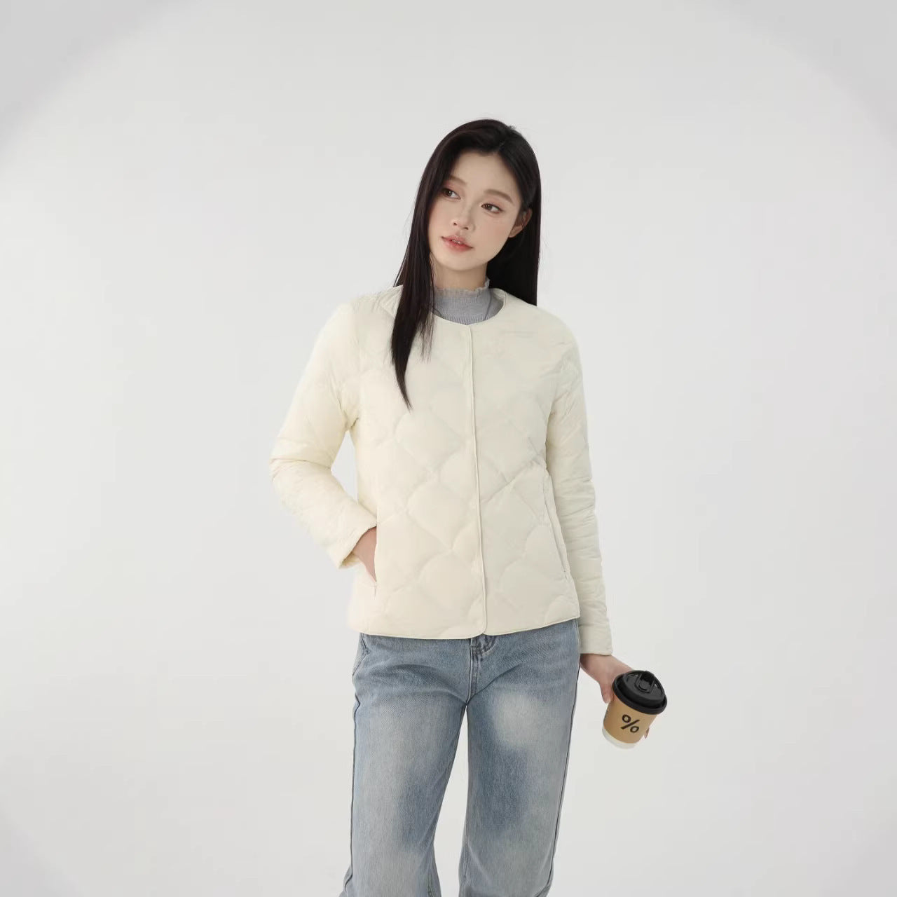 Women's light quilted short jacket with round neckline and shell stitching Chichicherry
