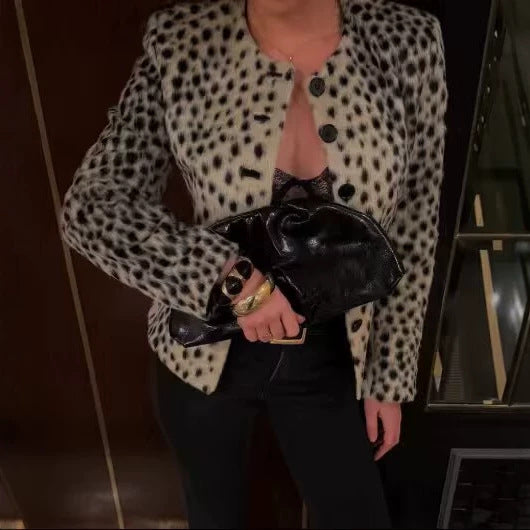 Women Short Faux Fur Jacket with Leopard Print and Round Neck Chichicherry