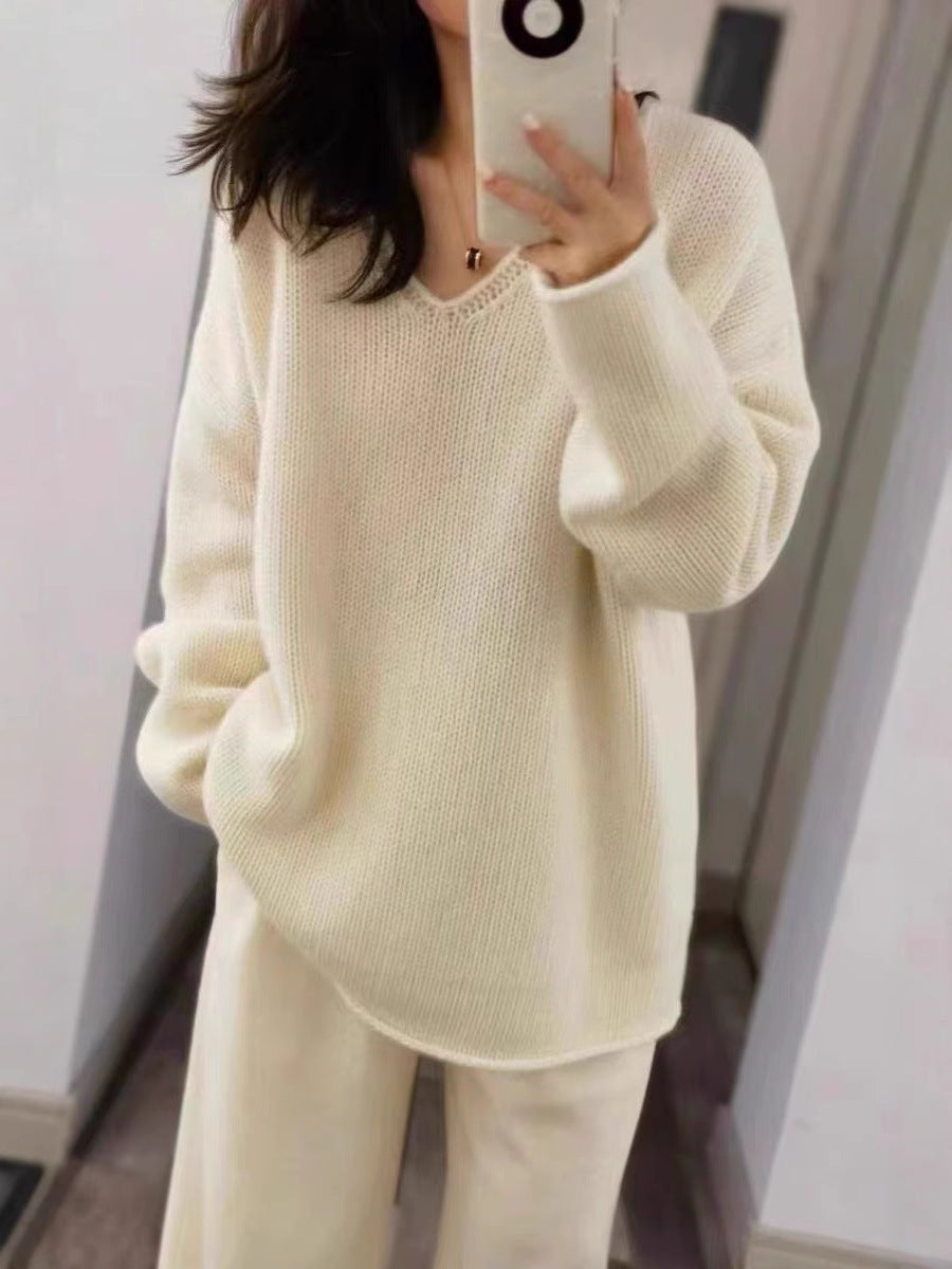 Women's Oversize V-neck Sweater in Mohair Look with Dropped Shoulder and Rounded Hem Chichicherry
