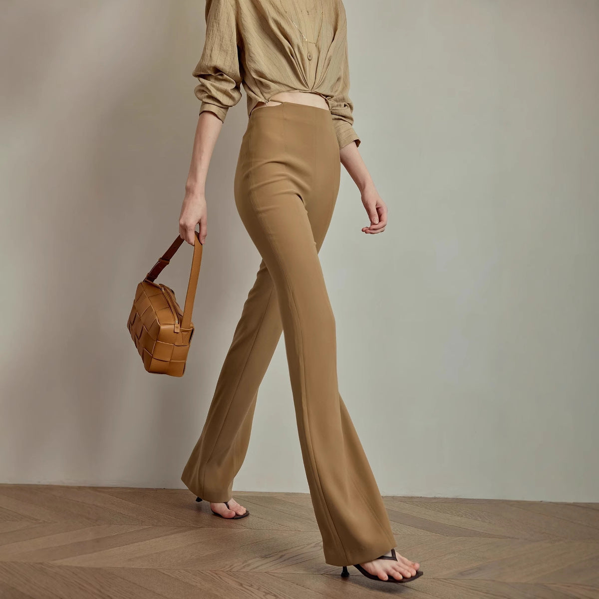 Ladies Elegant and figure-hugging Flared Trousers Drune