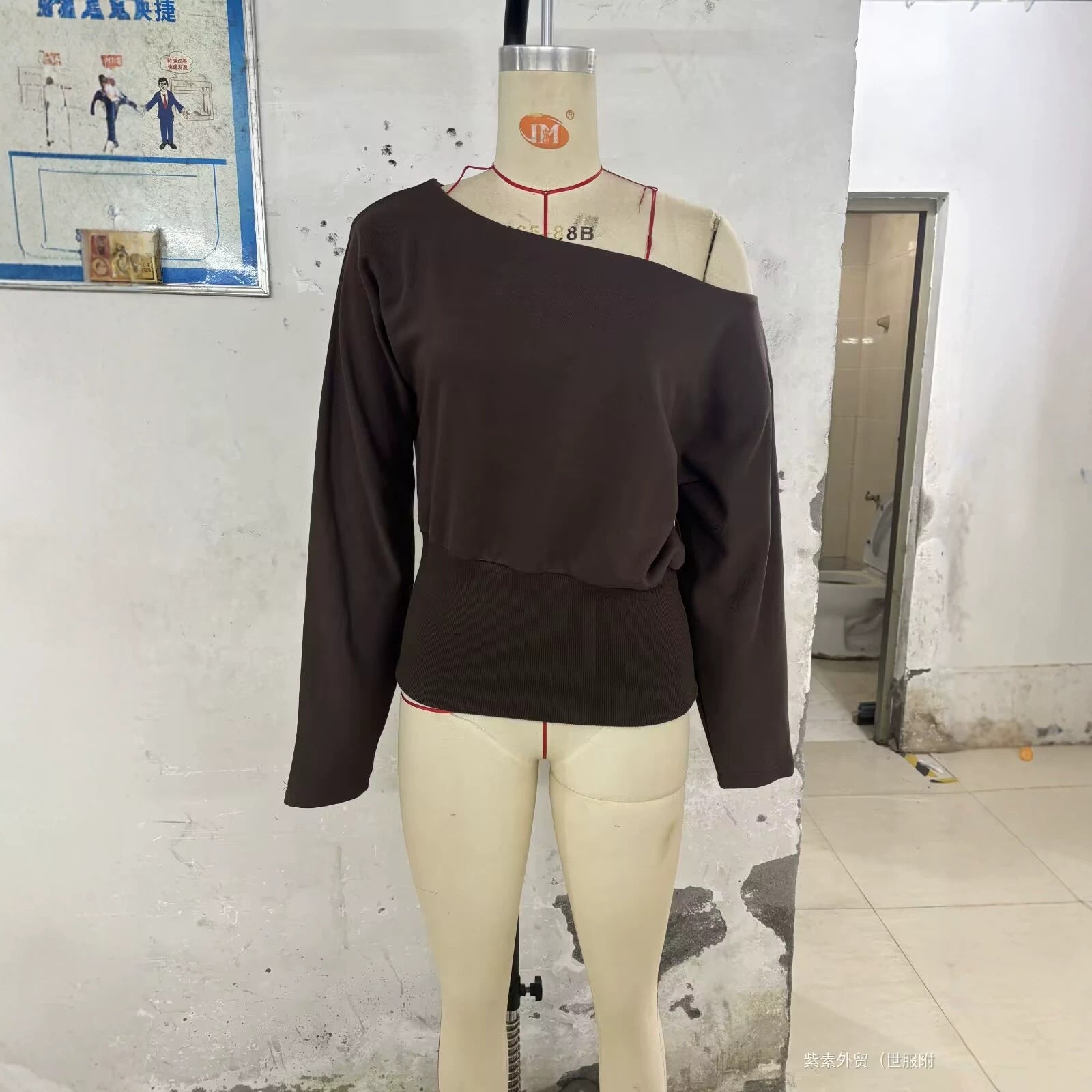 Women's Off-Shoulder Cropped Sweatshirt with Wide Boat Neck and Waistband Chichicherry