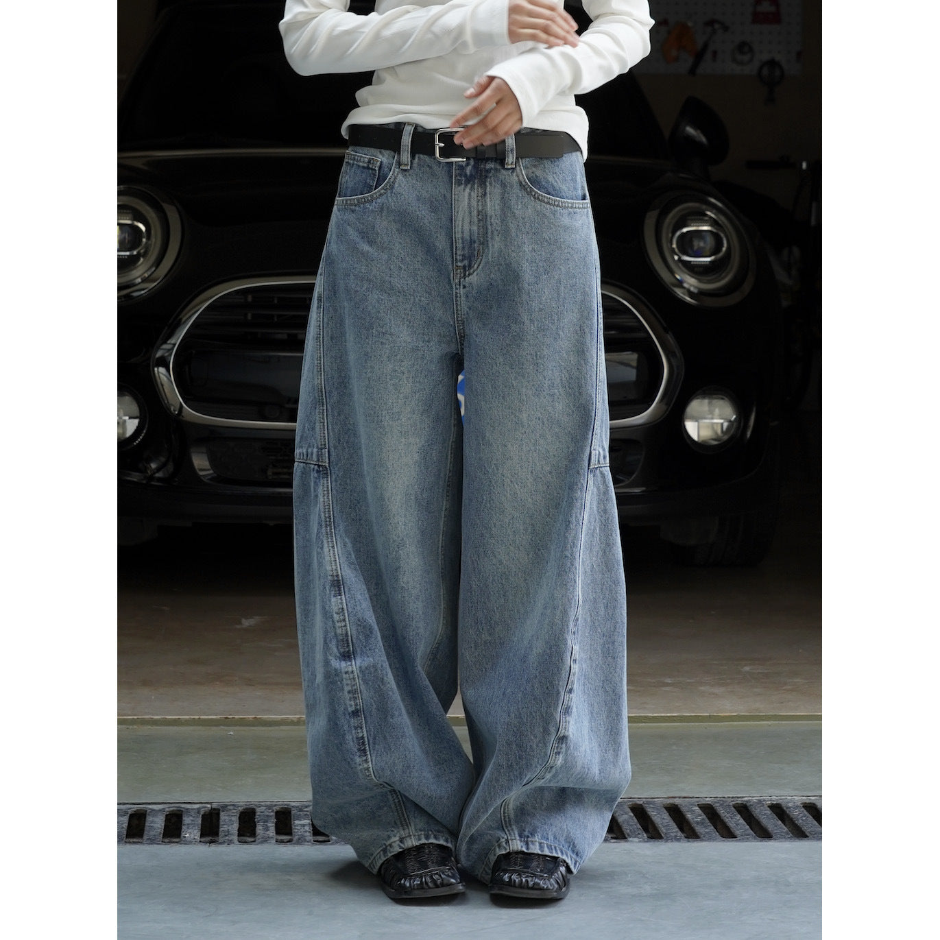 Women's Extra Wide Cargo Jeans in Baggy Style with Low Crotch and Cuffs