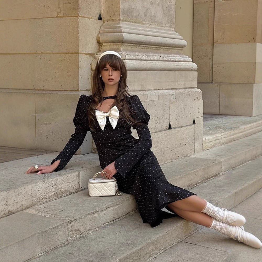 Women's midi dress with puff sleeves, heart-shaped neckline and decorative bow appliqué Chichicherry