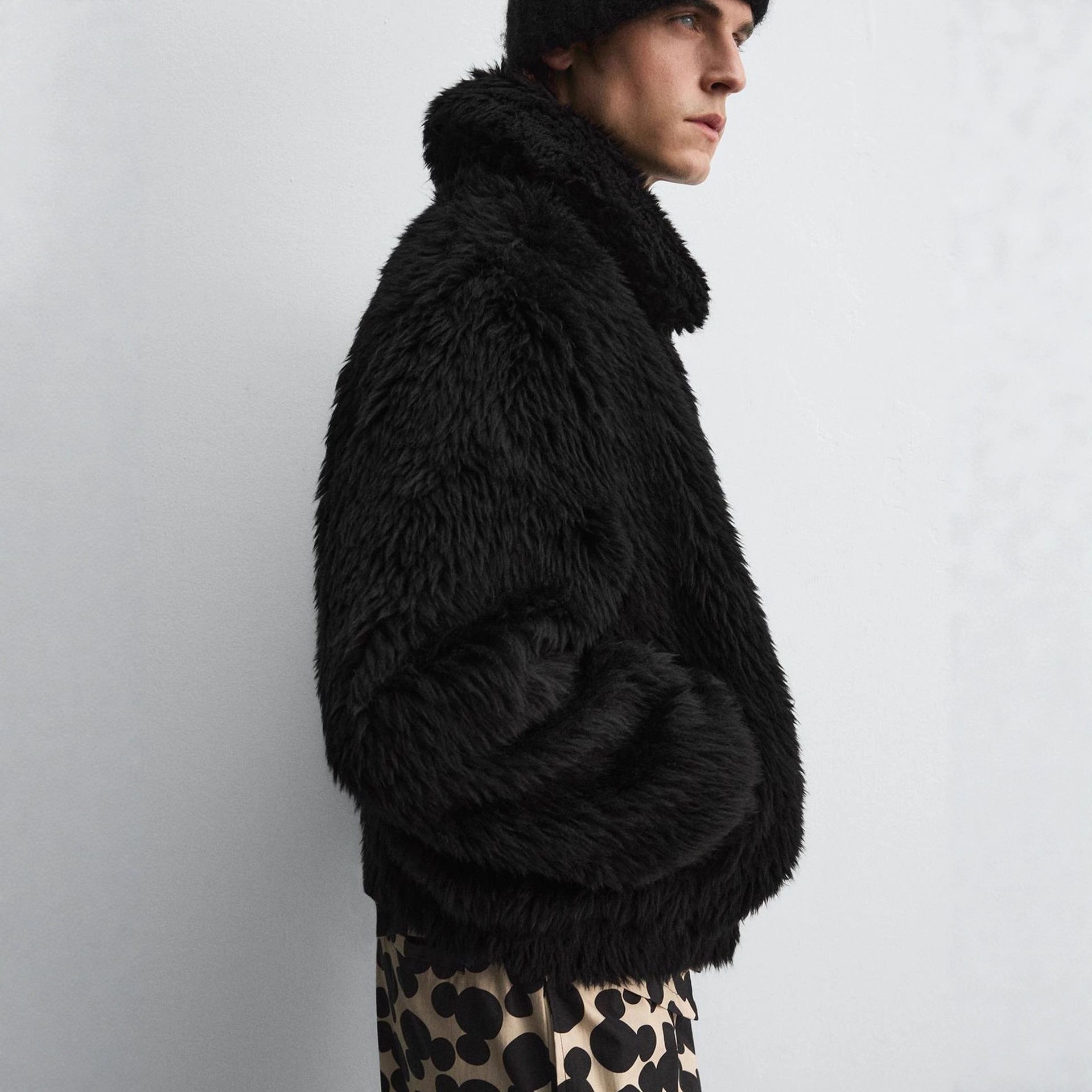 Men's short jacket made of faux fur with zipper and boxy cut Chichicherry