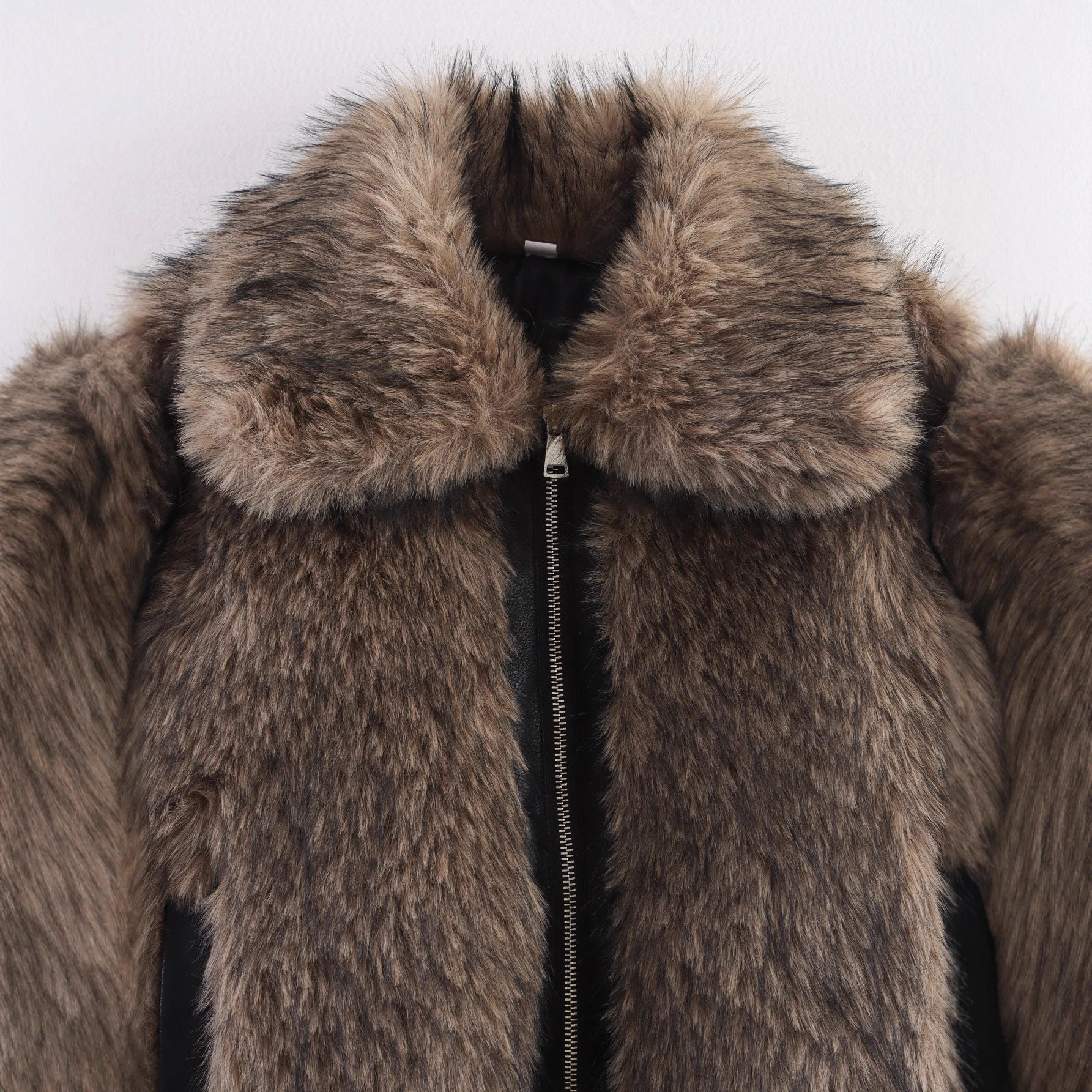 Women's Short Faux-Fur Bomber Jacket with Zip and Ribbed Hem Chichicherry