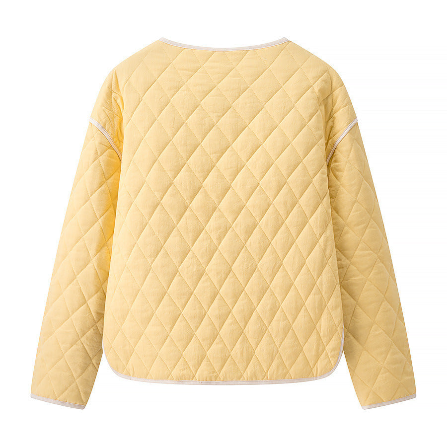 Women's quilted short jacket with diamond quilting, contrasting piping, and rounded hem Chichicherry