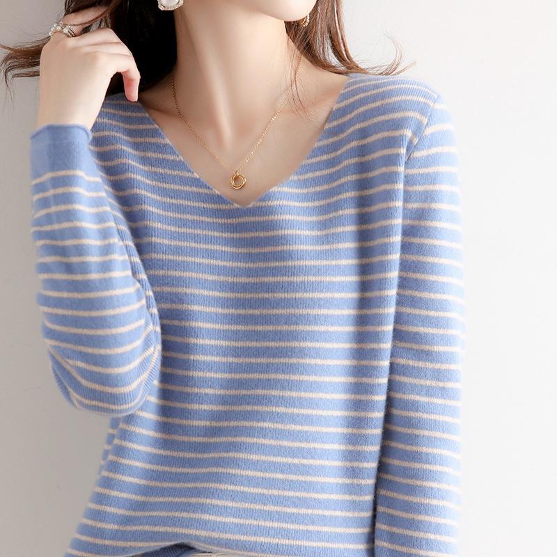 Women's delicate striped V-neck pullover made of fine rib knit with a soft drape