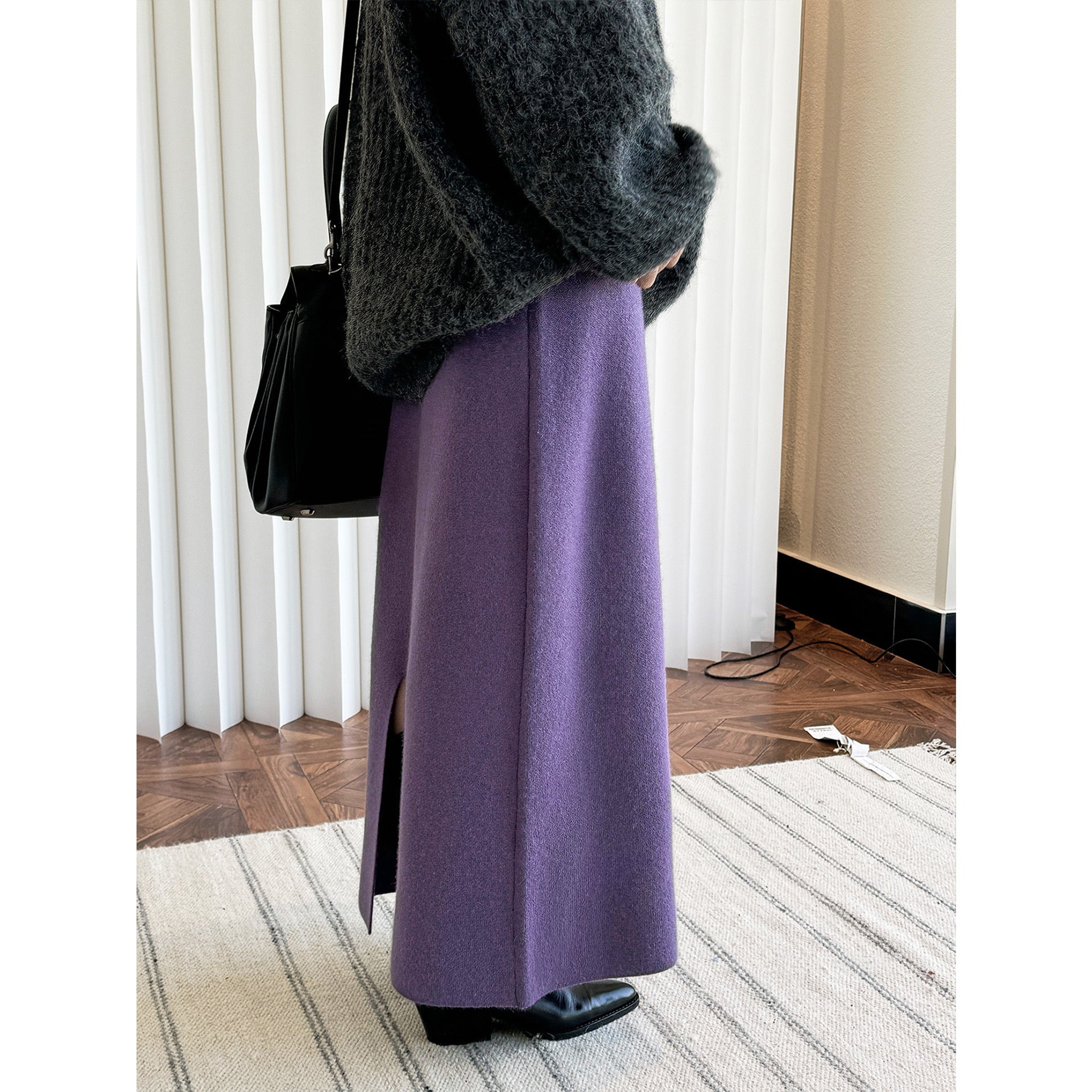 Women’s midi skirt made of wool blend with high waistband and straight fall Chichicherry