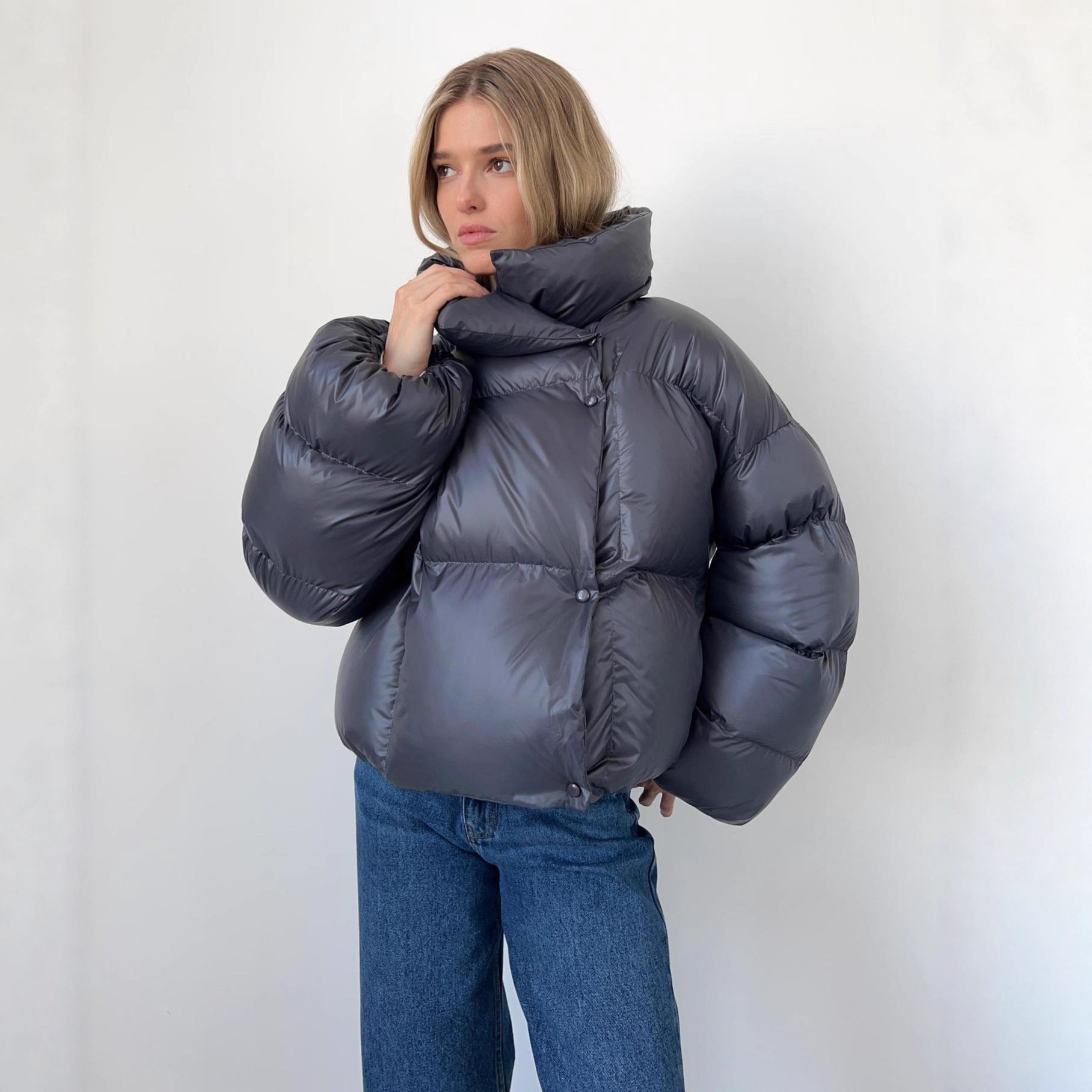 Damen extravagante Oversize Steppdaunenjacke mit extravoluminöser Kapuze Chichicherry