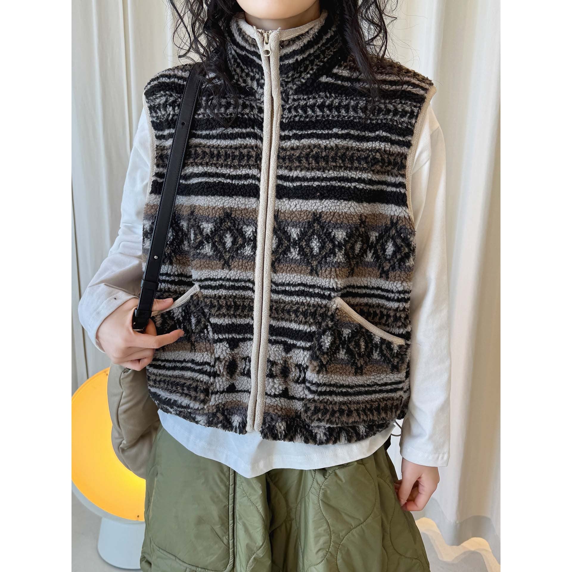 Women Patterned Fleece Vest with Stand-Up Collar and Zipper Chichicherry