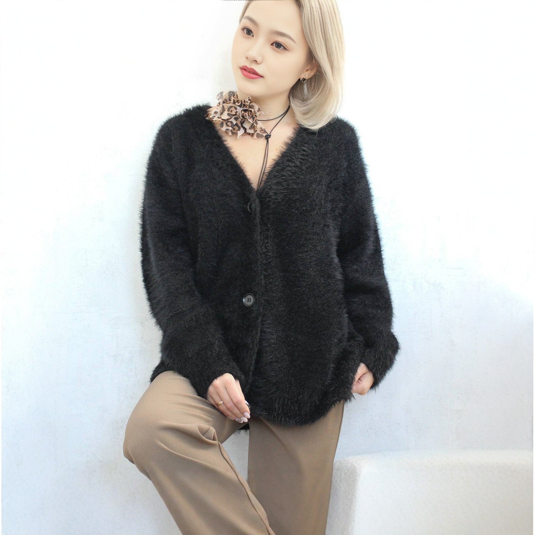 Damen Flauschige Mohair-Optik Strickjacke mit V-Ausschnitt und Oversize-Schnitt Chichicherry