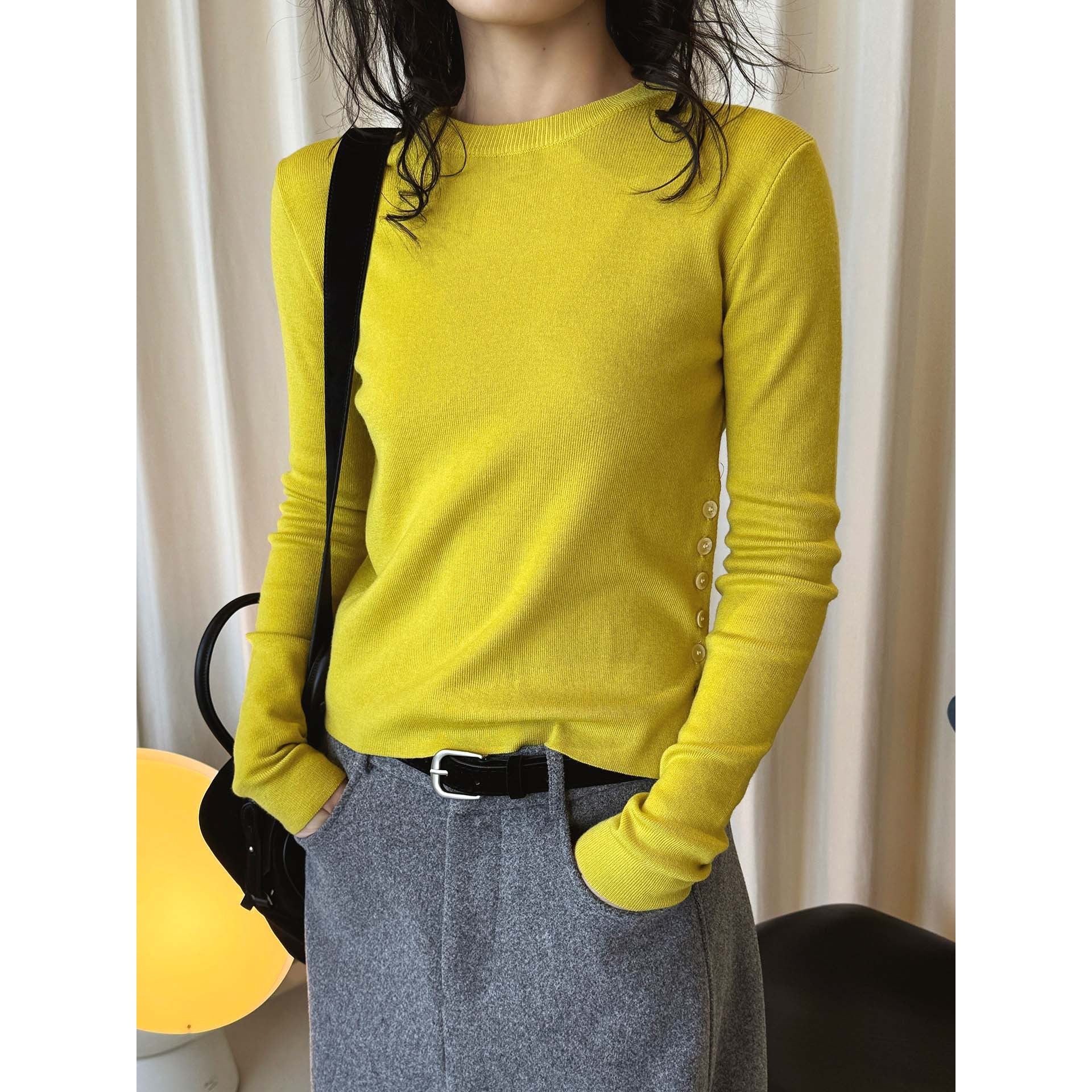 Women’s Figure-hugging Fine Knit Sweater with Round Neck and Decorative Side Button Placket Chichicherry
