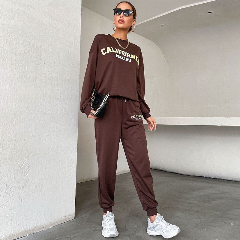 Women Casual Sweatset in College Look with Oversized Sweatshirt and Jogging Pants Chichicherry