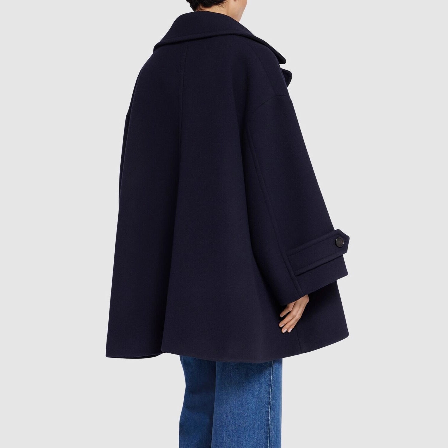 Women's Oversized Cape Coat with Double-Breasted Closure and Wide Lapels Chichicherry