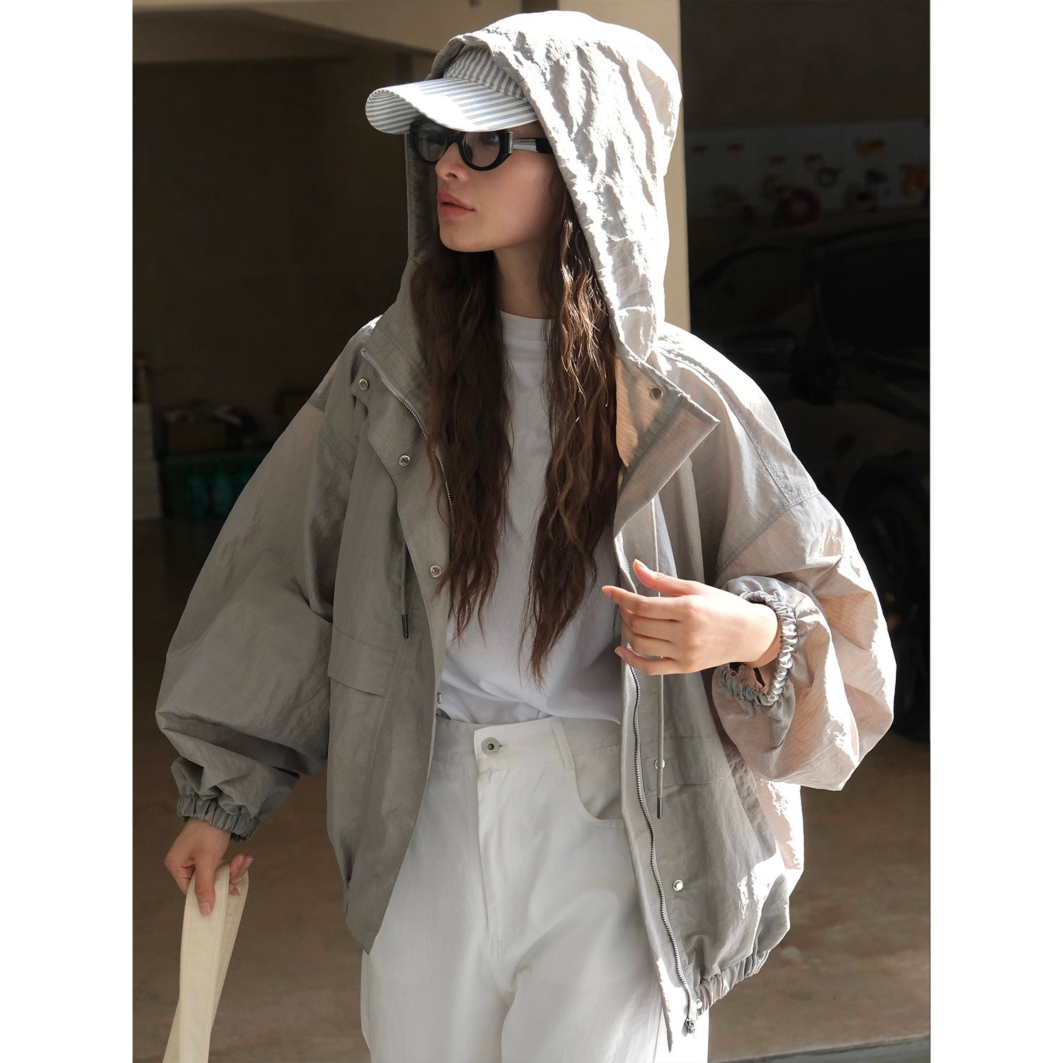 Women's Lightweight Oversized Windbreaker with Elastic Hem and Balloon Sleeves Chichicherry