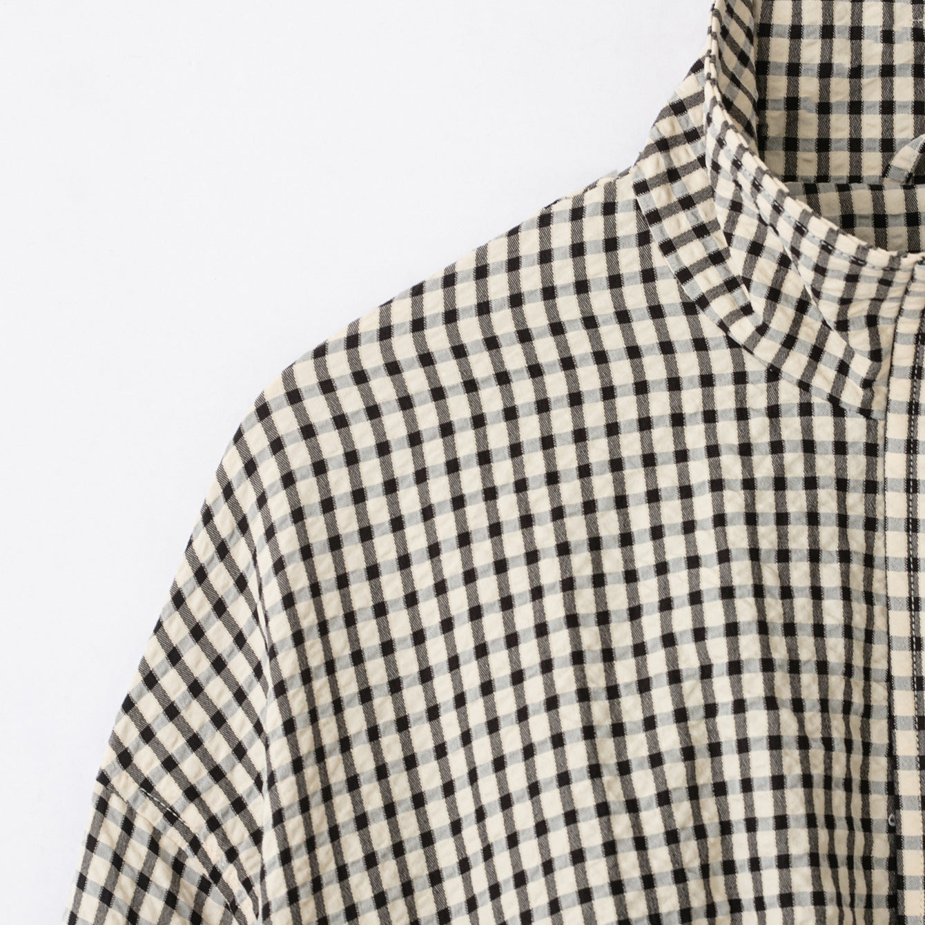 Women's checked overshirt with stand-up collar and boxy cropped silhouette Chichicherry