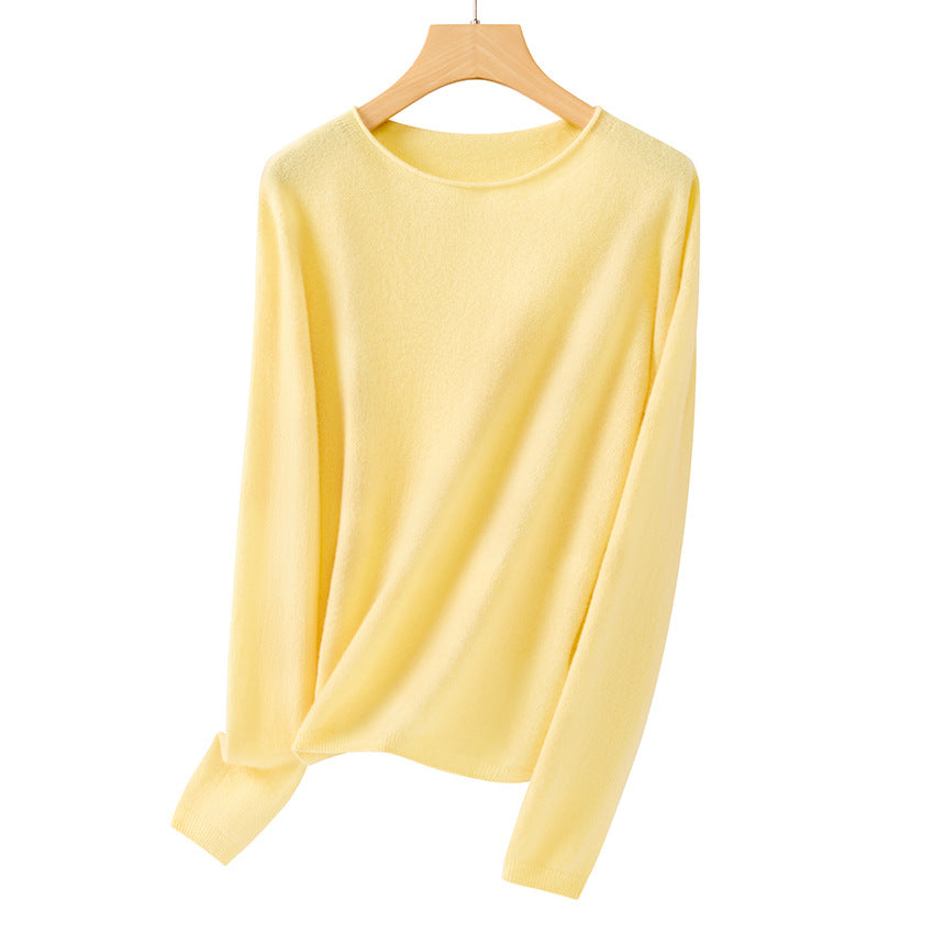 Women Fine Crew Neck Sweater made of Cashmere Blend with Slight Oversize Cut Chichicherry