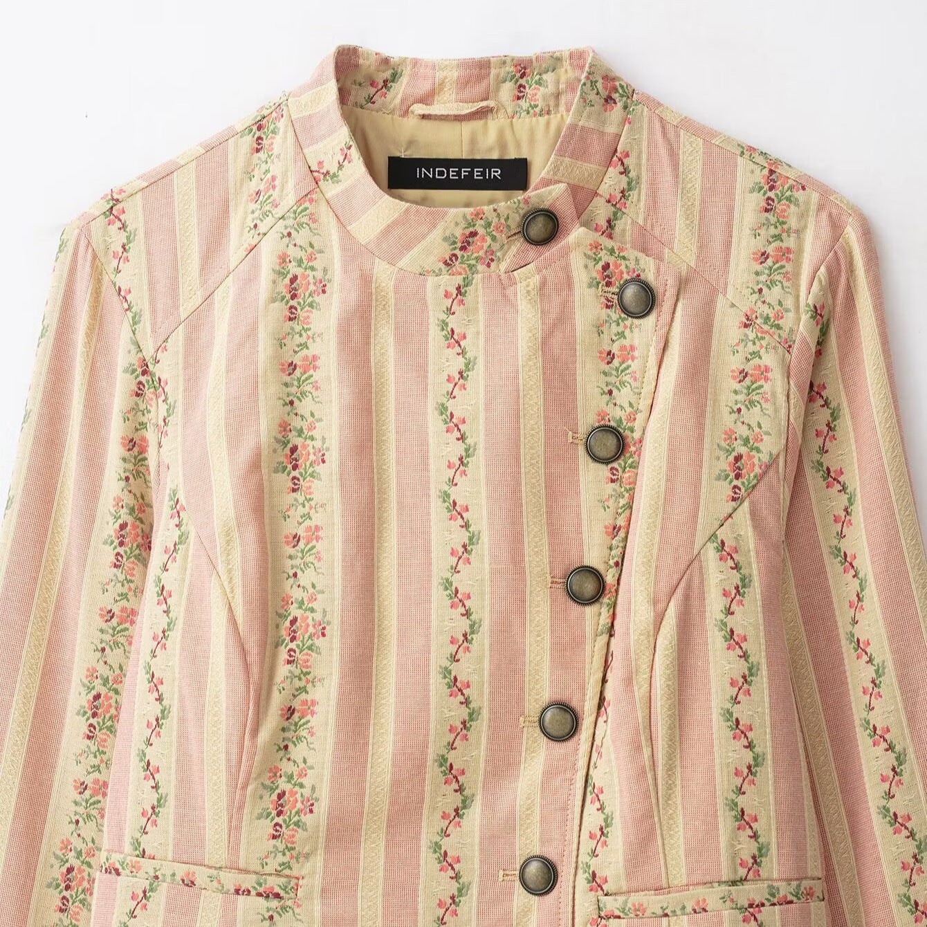 Women's short jacket with stand-up collar and vintage floral pattern Chichicherry