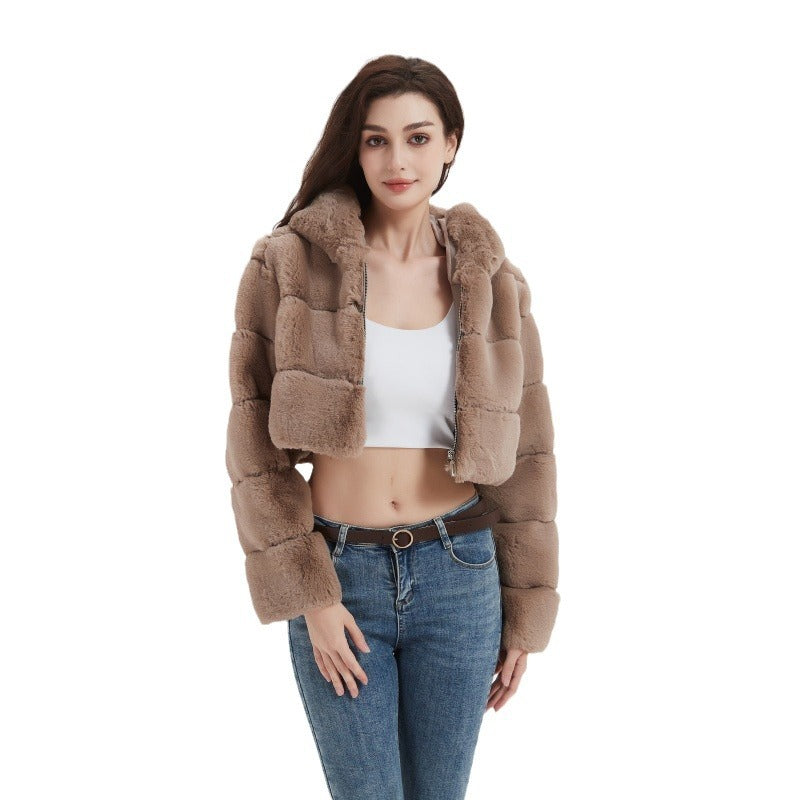 Women's Cropped Faux Fur Jacket with Horizontal Panel Structure and Zipper Chichicherry