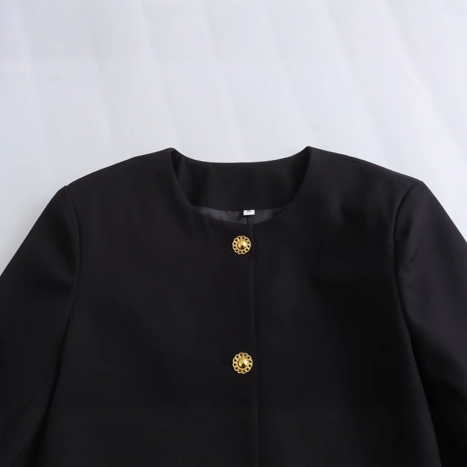 Women’s short blazer in boxy cut with decorative decorative buttons and patch pockets Chichicherry