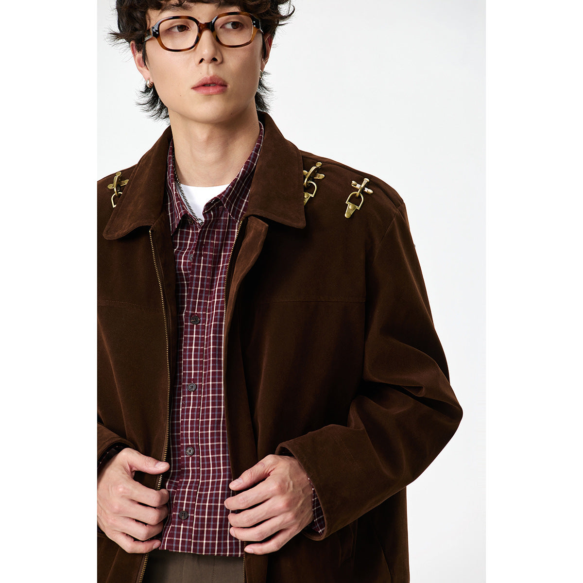 Men's short blouson made of velour optic with decorative metal fasteners on the shoulders Chichicherry