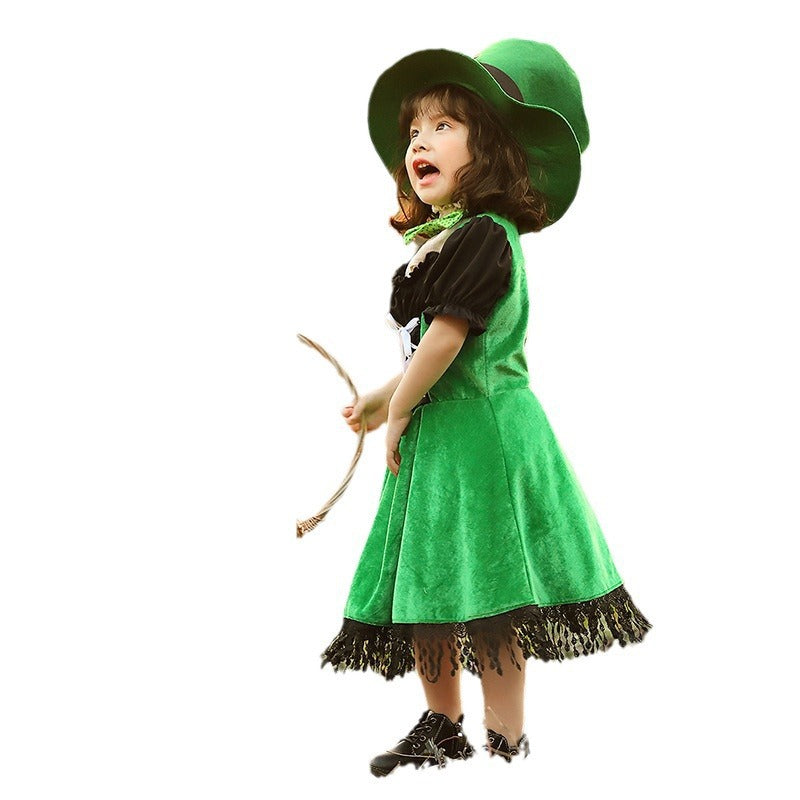 Girl costume as Irish leprechaun with voluminous skirt and high hat Chichicherry