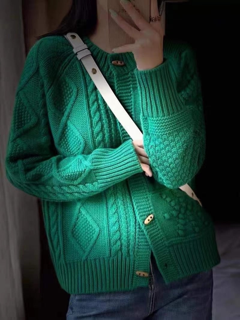 Women's knitted cardigan with cable pattern, boxy oversized fit and button placket Chichicherry