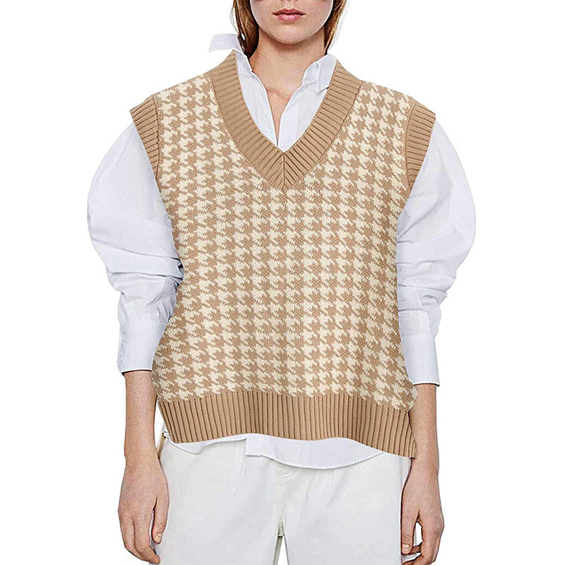 Women’s knit vest with houndstooth pattern, V-neck and ribbed hem Chichicherry