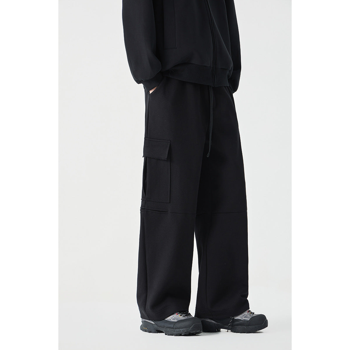 Women's Wide Cargo Jogging Pants made of French Terry with Elastic Waistband and Attached Flap Pockets Chichicherry