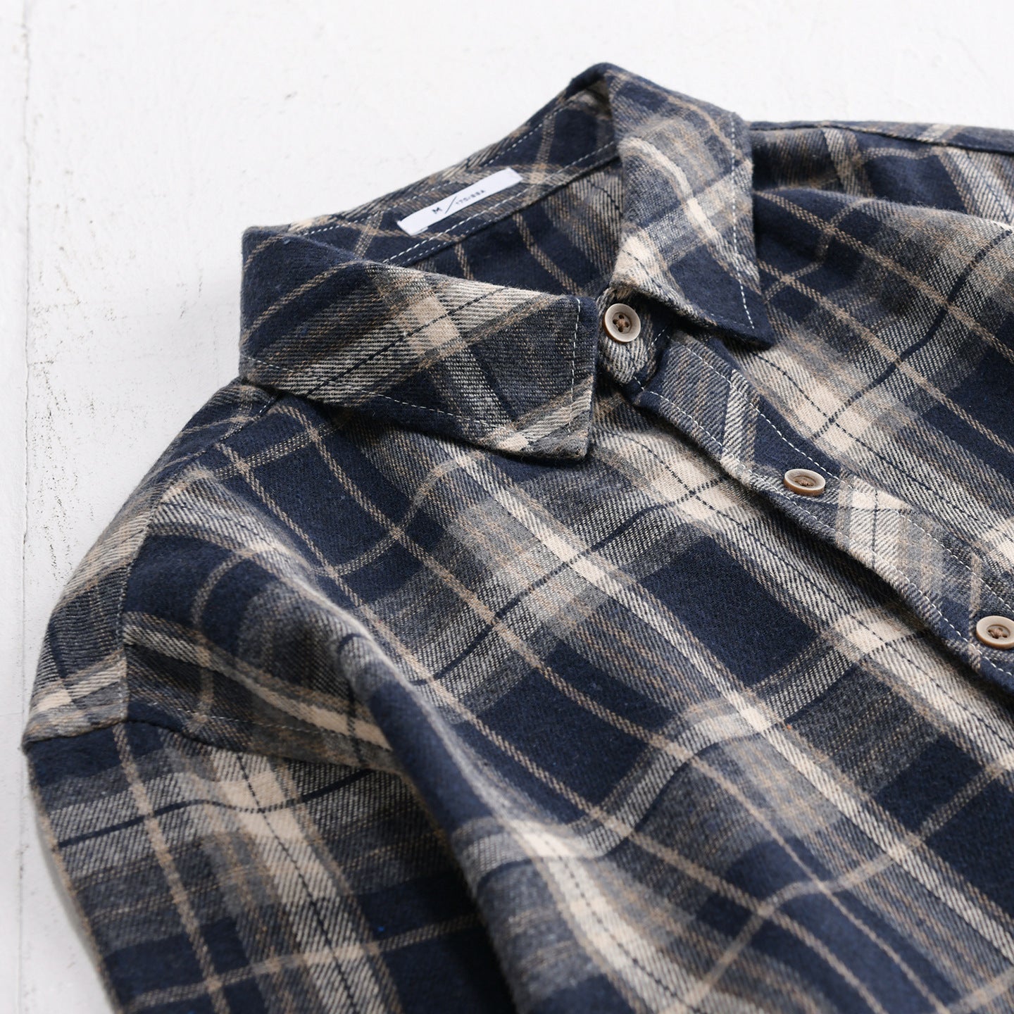 Men's checkered flannel overshirt in relaxed-fit with contrasting chest pocket Chichicherry